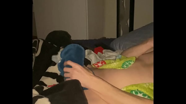 Guarda il video amatoriale impertinente di una teenager