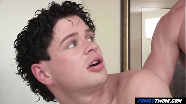 FamilyTwink - Jovencito devoto esposado por su tío