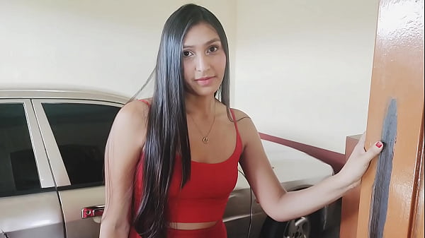 une voisine très chaude vient prendre un café et se fait baiser par son voisin