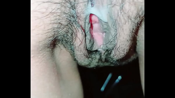 Pre&ntilde_andome al vecino, dándole sensuales sentadillas, corridas exquisitas por dentro.