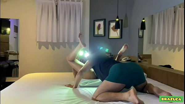 Jovencita de 18 le chupa mucho la polla a su amante, completo en Red