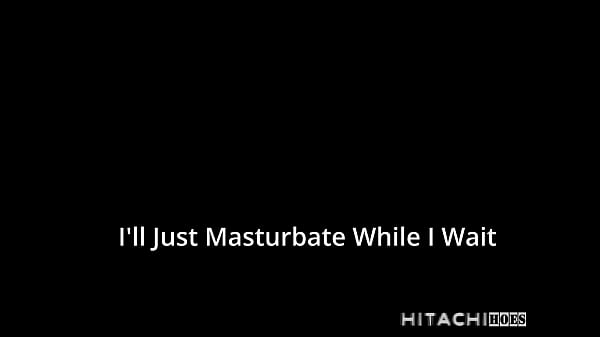 Rina Arem se masturbe sur le siège arrière de la voiture de Stacy Shepard en attendant que Stacy revienne dehors chez HitachiHoes - Reup