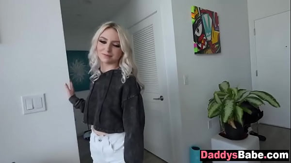 Stiefvater fickt Stieftochter, wenn Stiefmutter nicht zu Hause ist – tabuisierter Sex