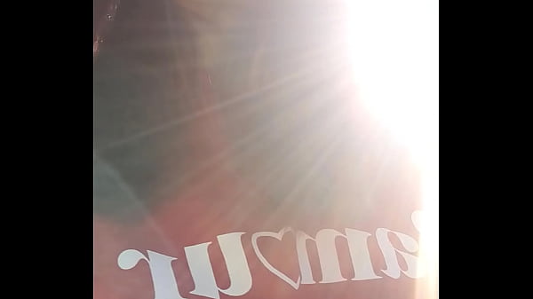 दिखावटी सेक्सी किशोरी हन्ना ड्रोज़ी सार्वजनिक रूप से हस्तमैथुन कर रही है और चमक रही है, जबकि उसके पड़ोसी उसे एक कामुक फूहड़ के रूप में देख रहे हैं।