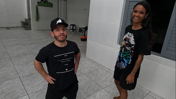 Jasmine seduces dwarf and takes him to slaughter