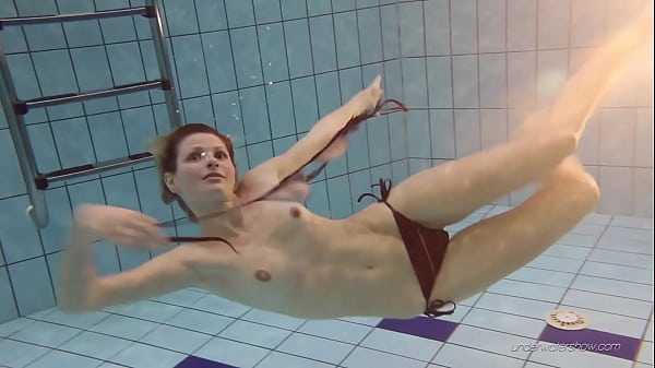 Sinnliches blondes Teenie-Mädchen