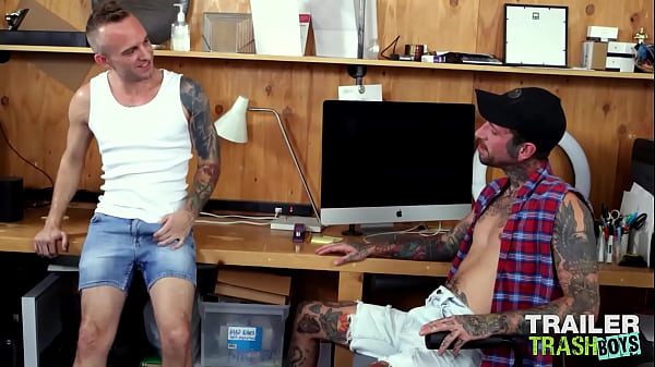 Modèles attrayants de jeunes filles