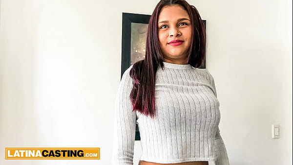Simpatica troia latina di 18 anni convinta di un falso produttore di casting
