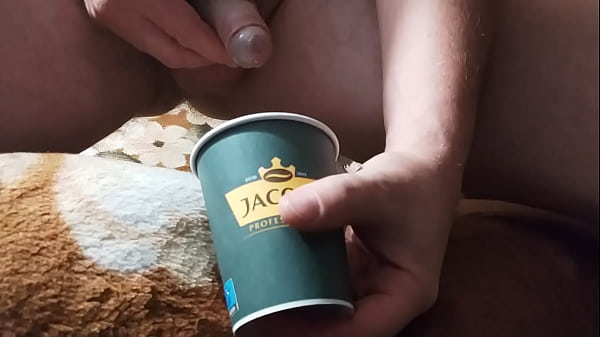 VID 176 Masturbation ivre pisse doigt dans le cul (5min)