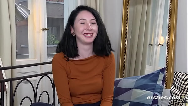 Schöner Teenager neckt sexy