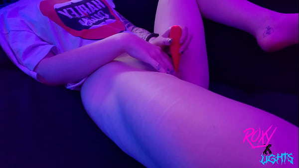 La bella teenager posa teenager