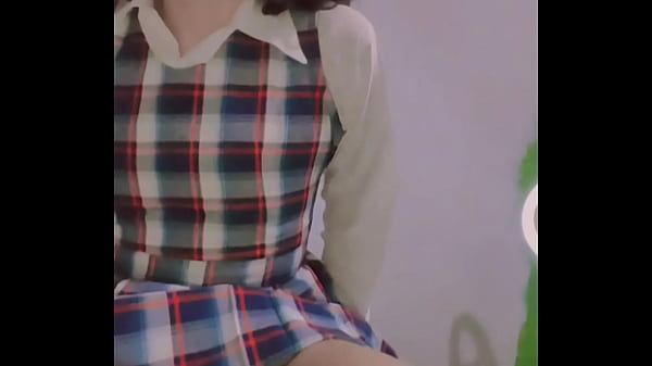 Schöner Teenager zieht sich real_amateur aus