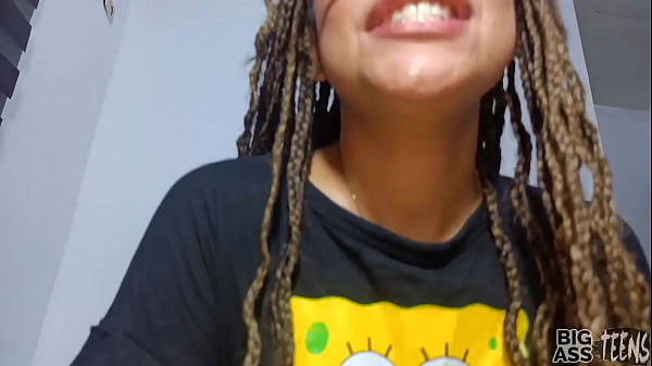 si ma demi-soeur veut jouer avec ma bite, je laisserai sa belle fille de 18 ans qui vient d'avoir 18 ans réaliser son fétiche en suçant la bite de son demi-frère