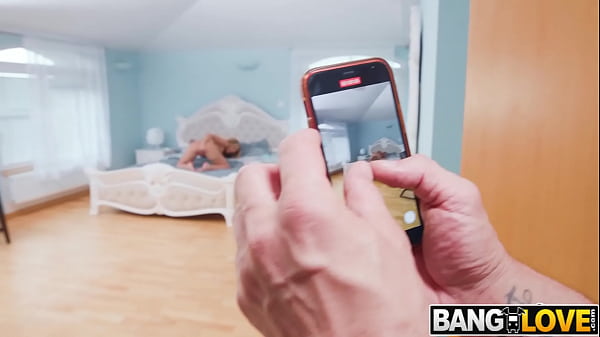 Blonder Teenager hat Spaß – umwerfend