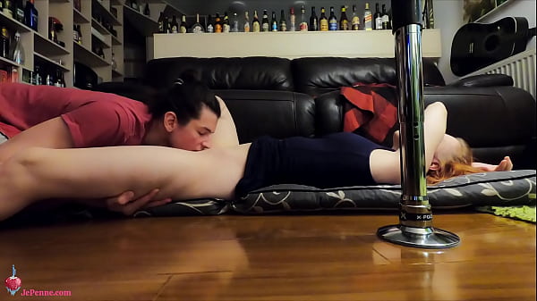 Romance On The Floor - Làm tình chậm rãi, bằng miệng, dùng ngón tay, thổi kèn và một số hành động thú vị trên ghế sofa khi chúng tôi chạy trốn ở phần cuối, lol