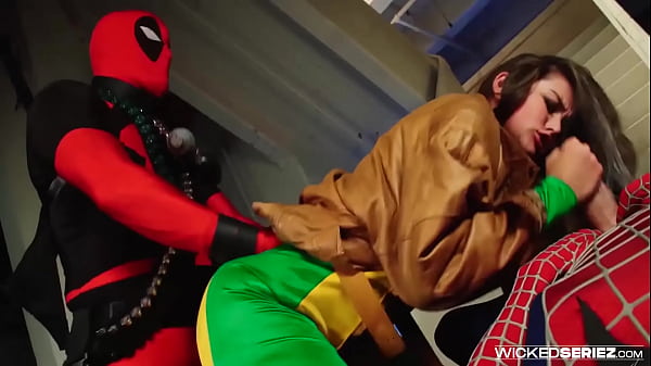 Erstaunlich hübscher Teenie hat Spaß