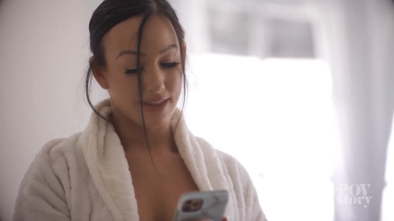 Meine betrügerische Stiefmutter Jennifer White, Codey Steele (Autostimme)