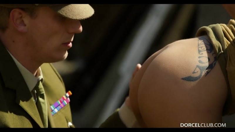 Chica atlética es follada analmente en la calle (cassie del isla)