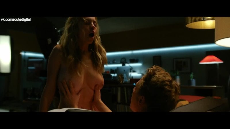 Sydney sweeney, natasha liu bordizzo, bianca blizzard, sandrine bergeron, cait alexander, benedizione adedijo the voyeurs (2021)