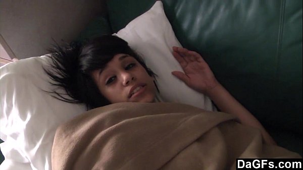 Dagfs - La tettona latina fa una sega sul divano