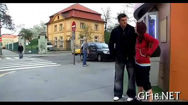 Stranger si toglie il costume e inizia