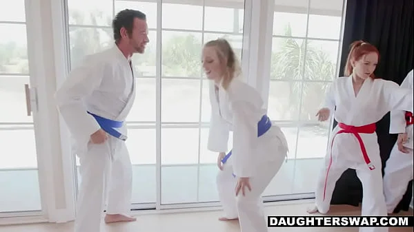 Captain Marvel xxx an axel braun nhại lại (kenzie tpornr, aubrey kate, lacy lennon, ana foxxx, ramon nomar, tyler hiệp sĩ)