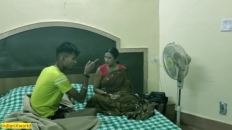 Madrastra india bengalí sexo duro caliente con hijo adolescente